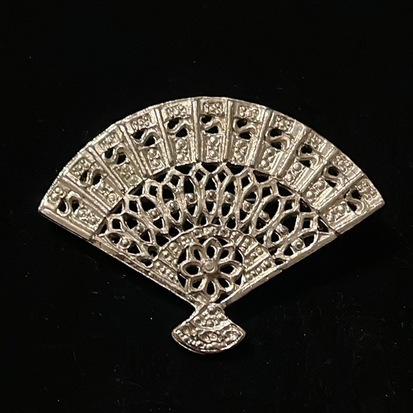 Silver Embedded Design Brooch - Picture 11 of 16